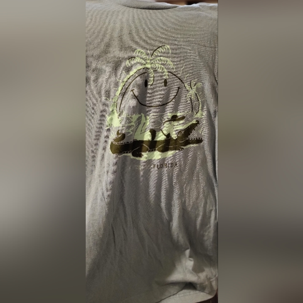 Oneill tee like new very soft. Size medium